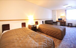 โต๊ะทำงาน, เตารีด/โต๊ะรีดผ้า, Wi-Fi ฟรี, ผ้าปูที่นอน