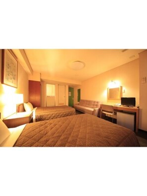 Desk, iron/ironing board, free WiFi, bed sheets - Chofu Urban Hotel (Chofu)