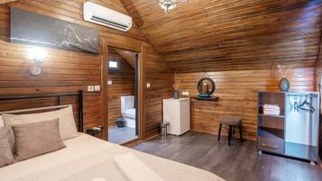 Romantic Room | Premium bedding, minibar, in-room safe, blackout curtains