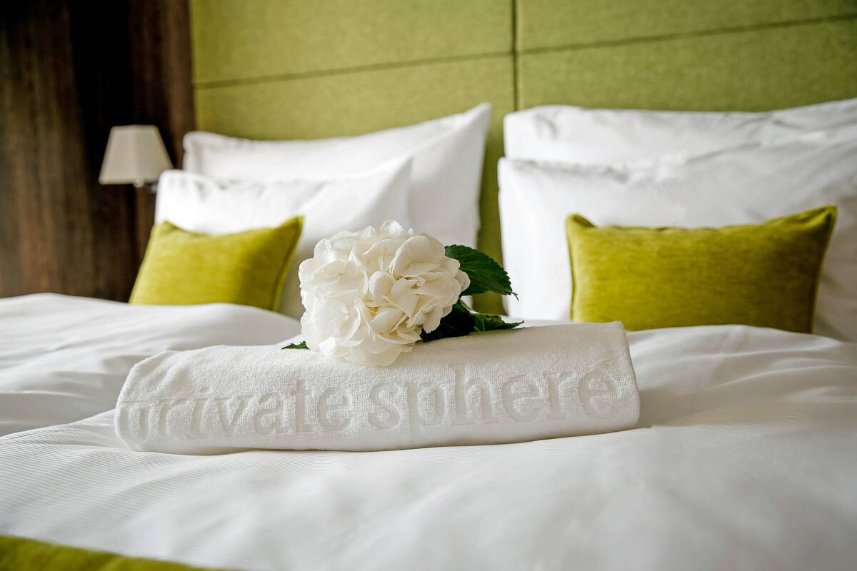 Premium bedding, in-room safe, desk, blackout drapes
