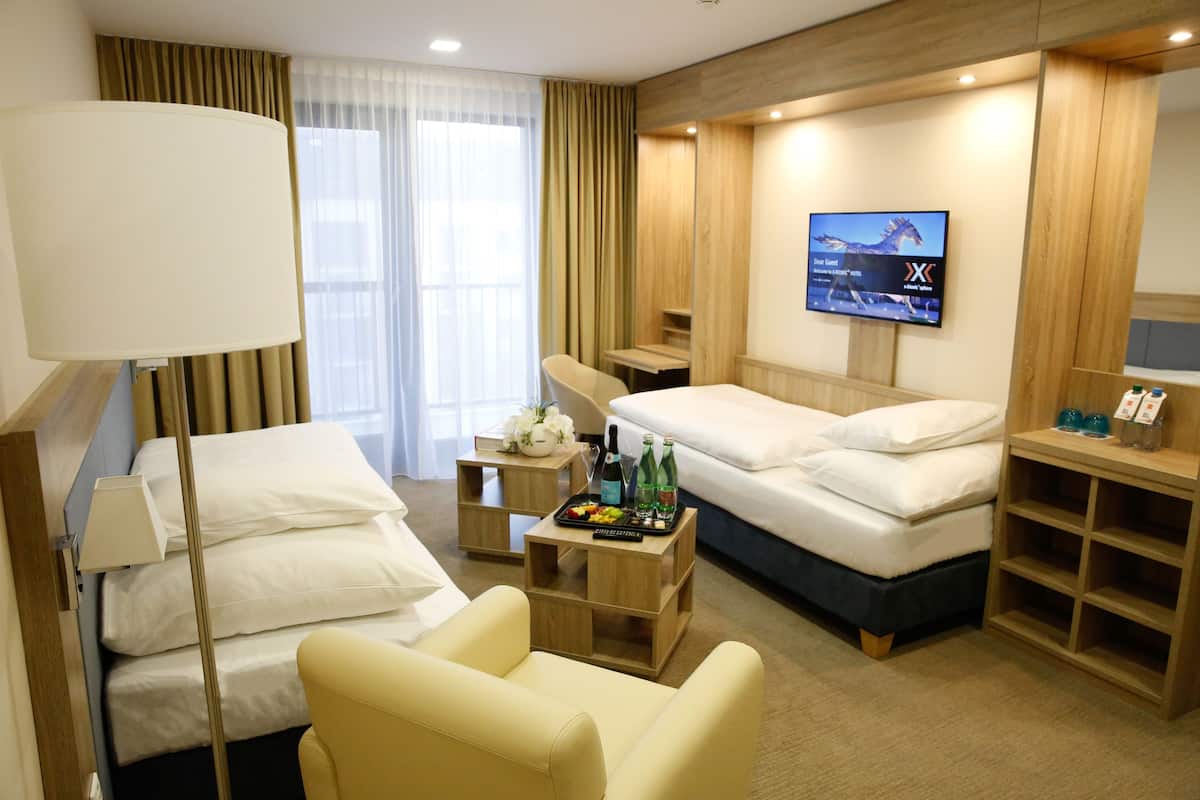 Premium bedding, in-room safe, desk, blackout drapes