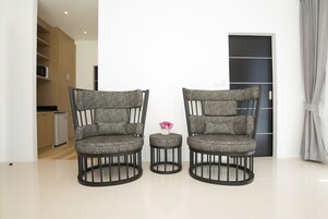 Caja de seguridad en la habitación, escritorio y cortinas blackout 