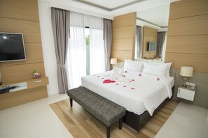 1 Bedroom Pool Suite | Zimmersafe, Schreibtisch, Verdunkelungsvorhänge, Bügeleisen/Bügelbrett