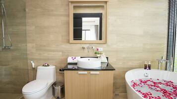 Separate tub and shower, deep soaking tub, free toiletries, hair dryer