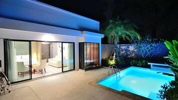 1 Bedroom Pool Suite | ตู้นิรภัยในห้องพัก, โต๊ะทำงาน, ผ้าม่านกันแสง, เตารีด/โต๊ะรีดผ้า