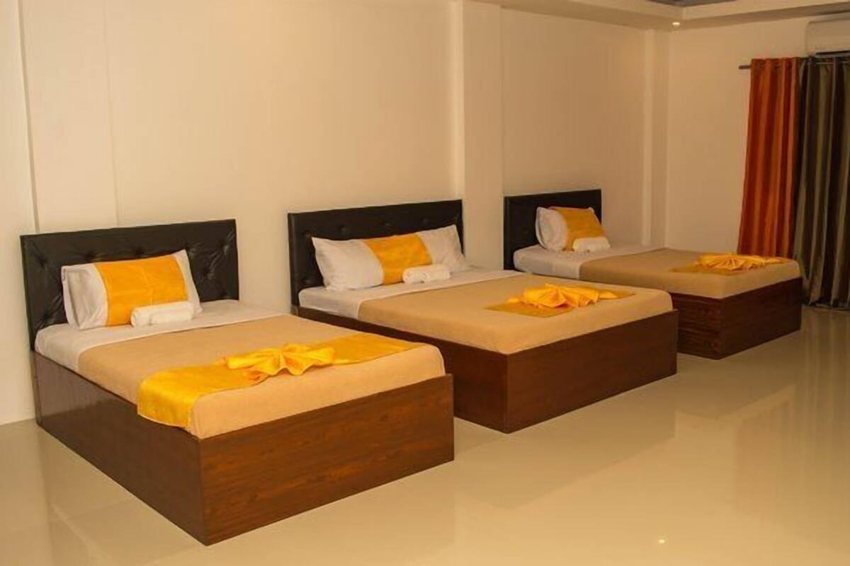 Desk, rollaway beds, free WiFi
