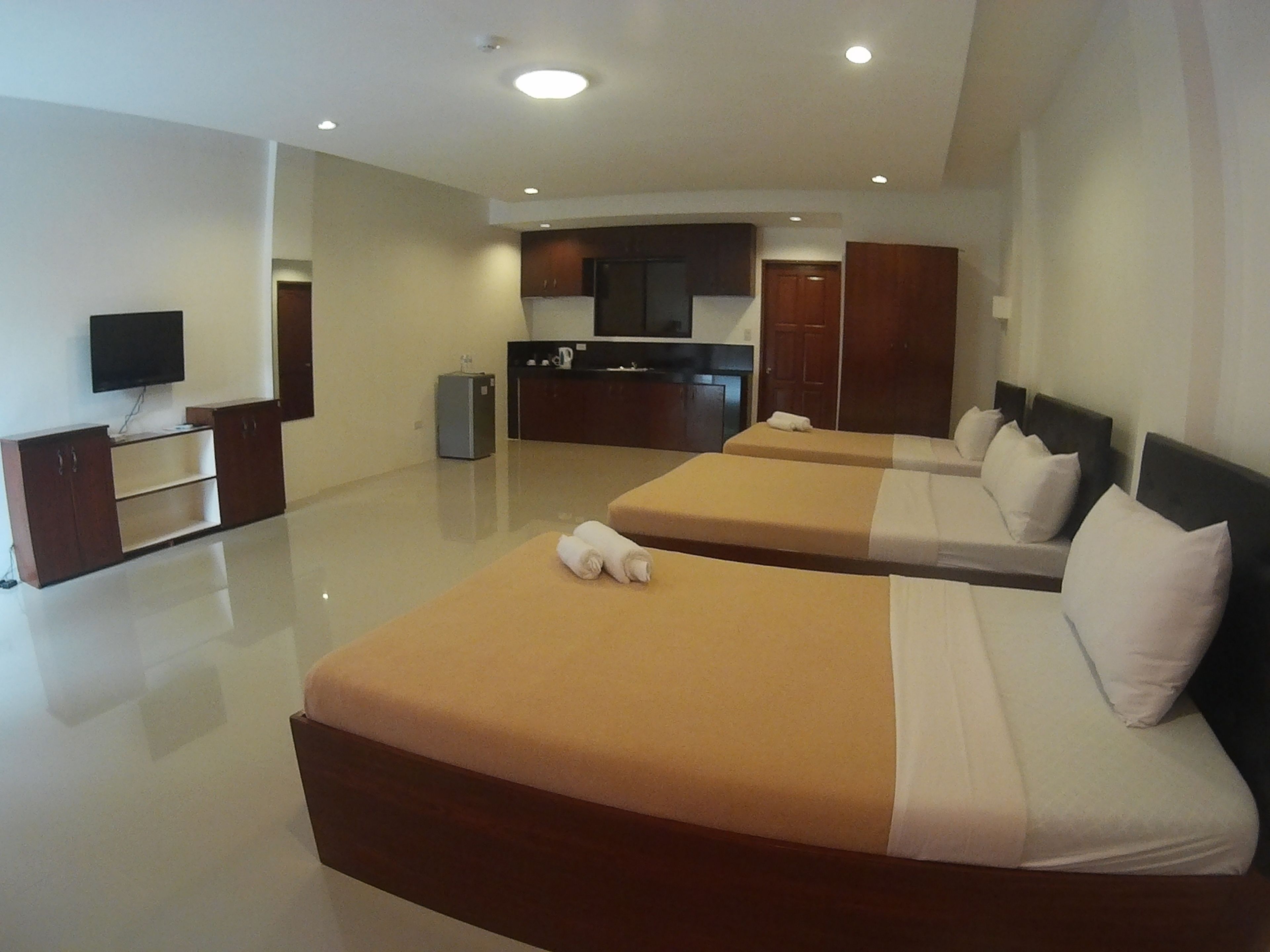 desk, rollaway beds, free wifi