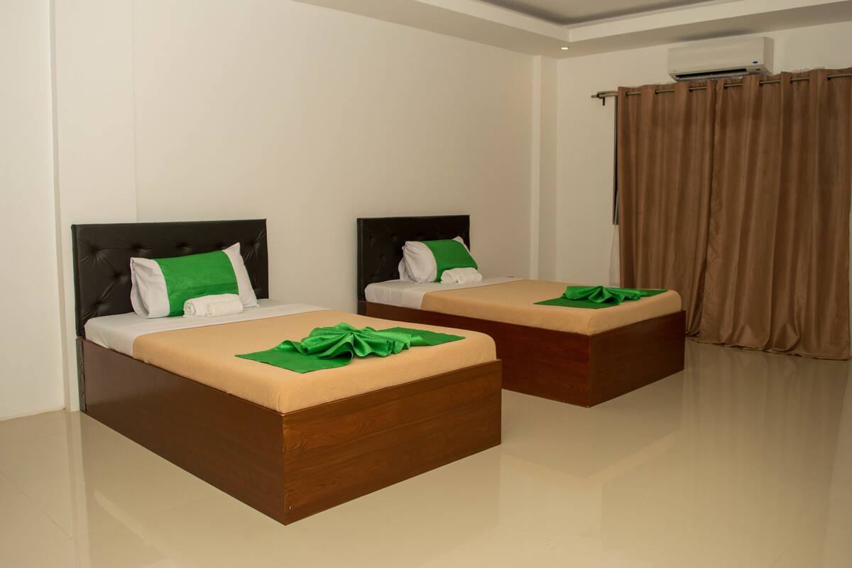Desk, rollaway beds, free WiFi