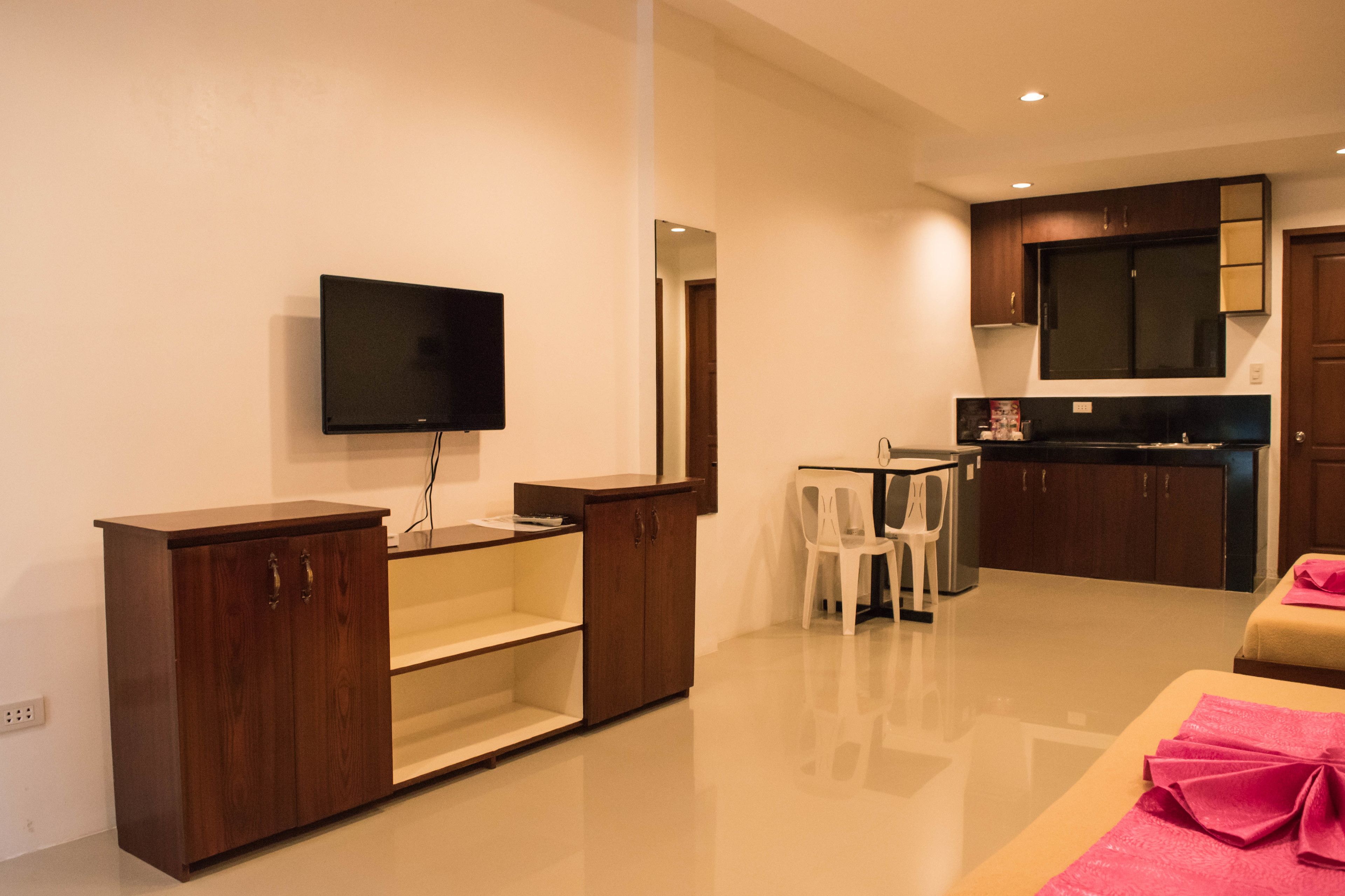 deluxe room, 1 bedroom | desk, rollaway beds, free wifi