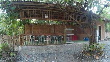 Daily cooked-to-order breakfast (PHP 200 per person)