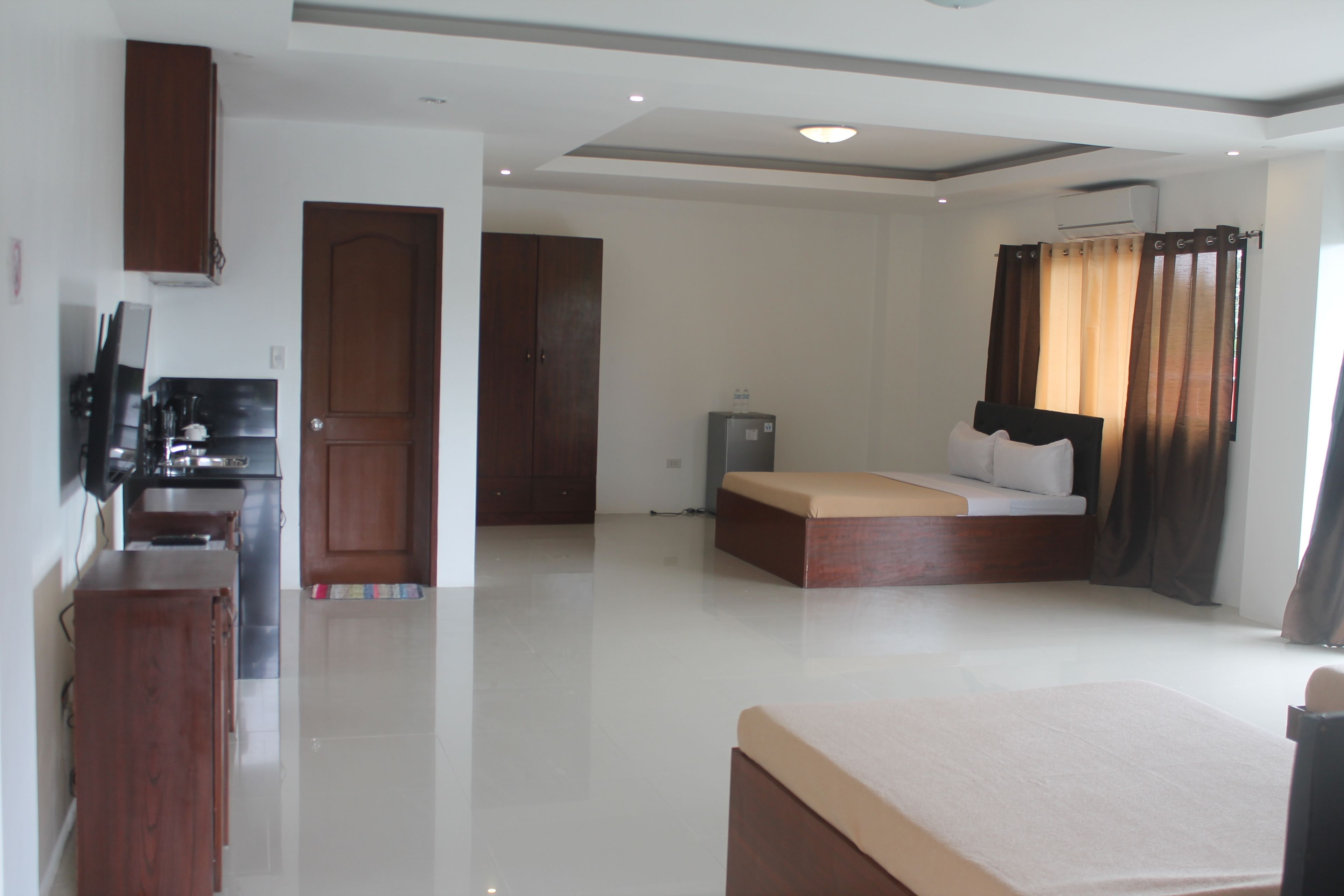 suite | desk, rollaway beds, free wifi