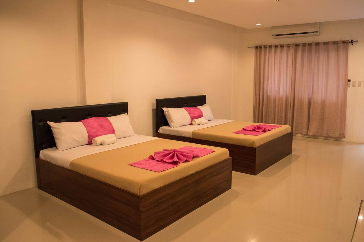 Desk, rollaway beds, free WiFi