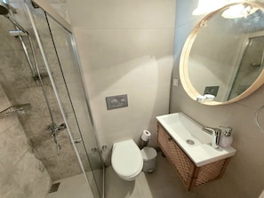 A bathroom with a shower, toilet, and sink. - Dalyan Palace (Ortaca)