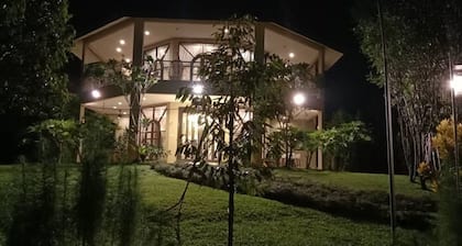 Tanah Aina Farouq
