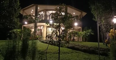 Tanah Aina Farouq