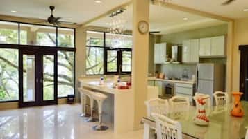 3 Bedroom Bungalow - Forest View | Private kitchen