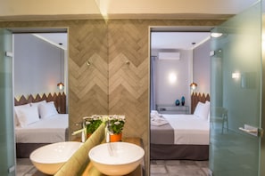 Luxury Apartment, 3 Bedrooms | Bathroom | Shower, rainfall showerhead, free toiletries, hair dryer - Casa Maritima (Chania)