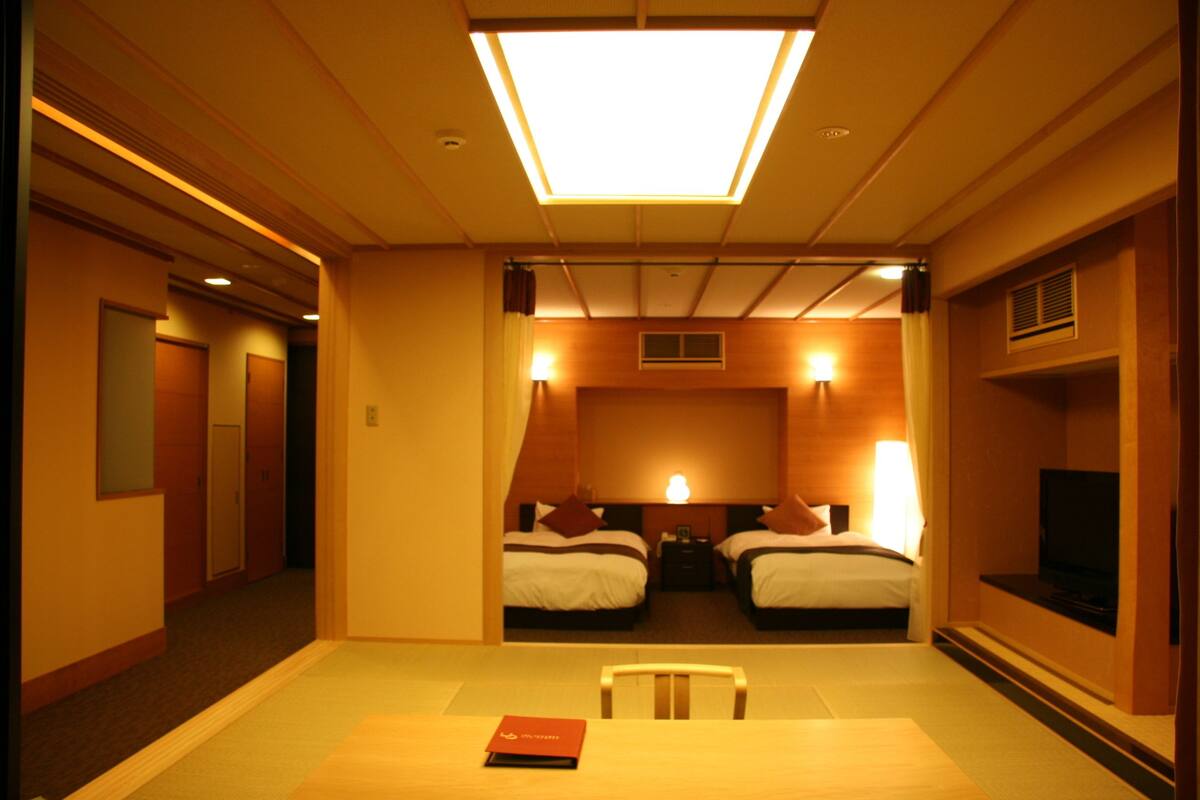 Quarto, banheira de imersão (Japanese Western Style, Type H) | Cofres nos quartos