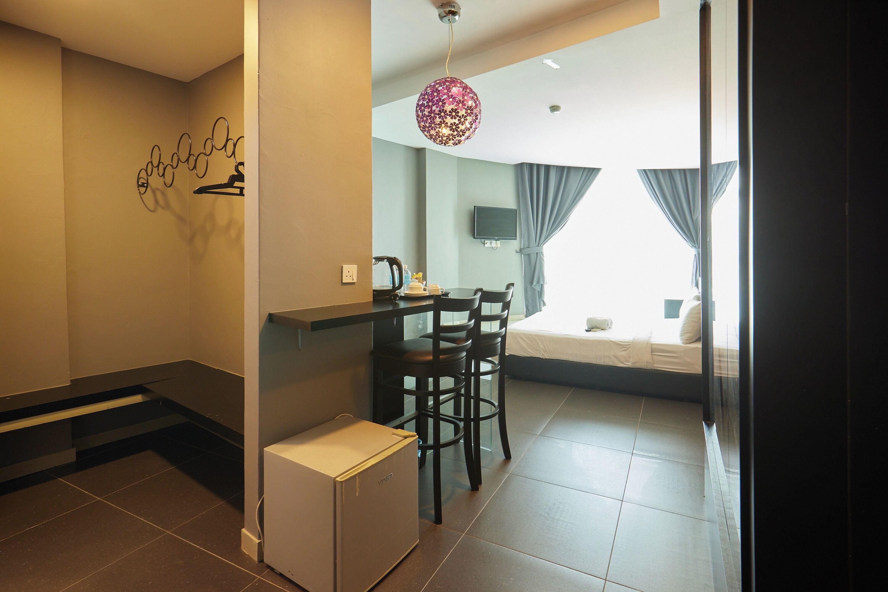 デラックス ルーム (Grand) | リビング エリア | 液晶テレビ