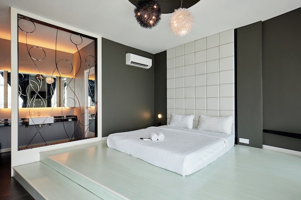 Superior Room | Desk, iron/ironing board, free WiFi, bed sheets