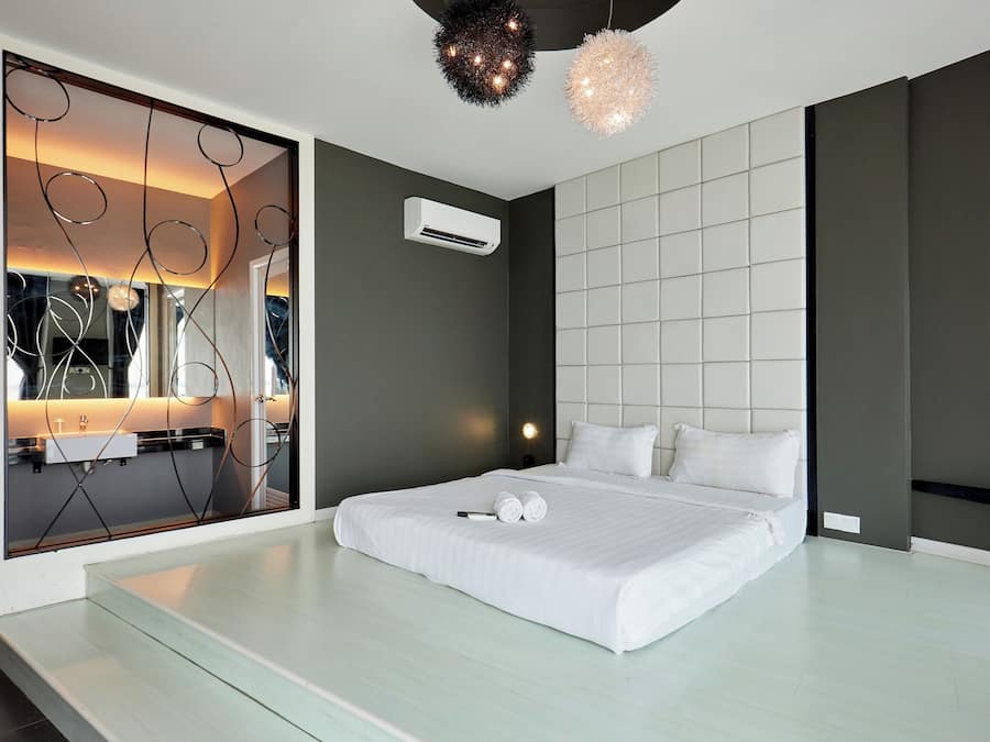 Superior Room | Desk, iron/ironing board, free WiFi, bed sheets