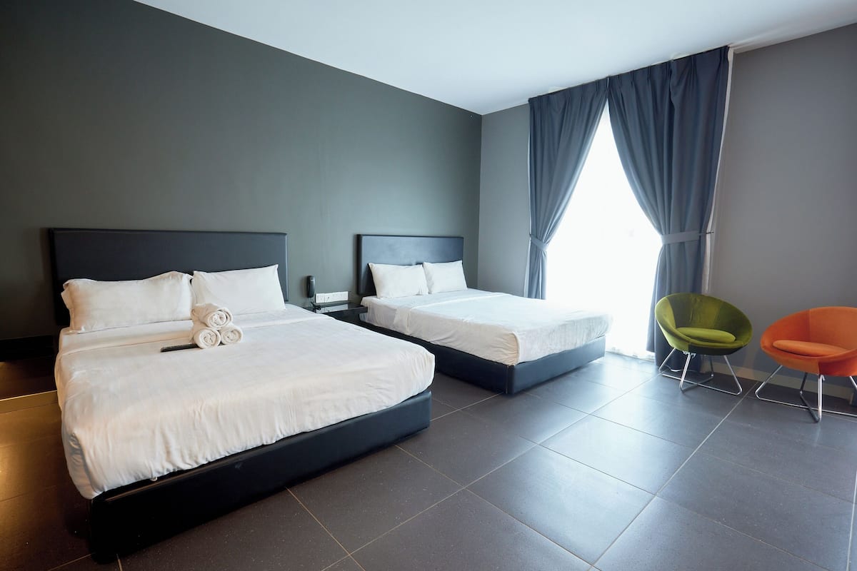 Grand kamer | 1 slaapkamer, een bureau, een strijkplank/strijkijzer, gratis wifi