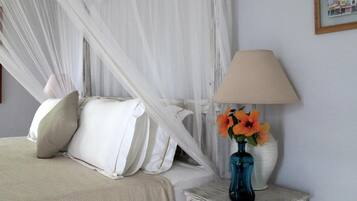 2 chambres, coffres-forts dans les chambres, bureau, rideaux occultants