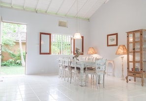 Fridge, stovetop, coffee/tea maker, electric kettle - Bungalow Sud (Koggala)