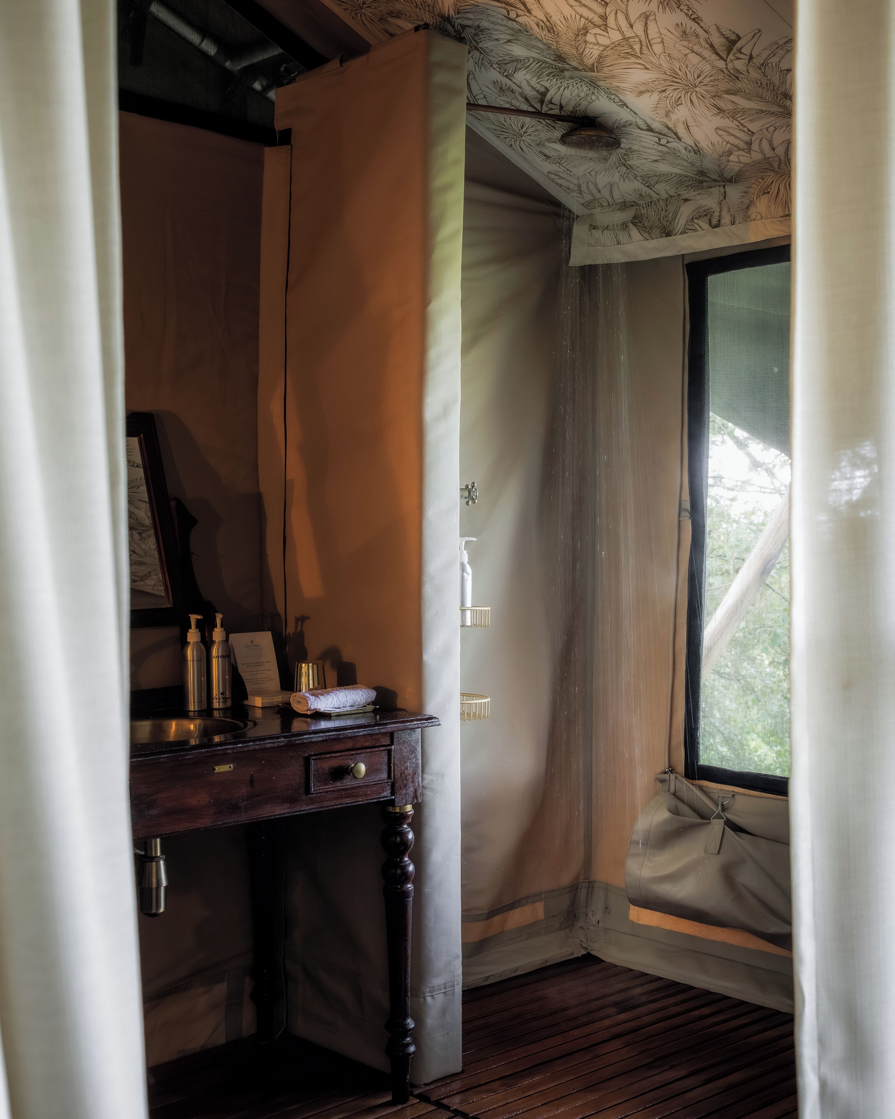 Honeymoon Suite | Bathroom | Shower, slippers, towels, toilet paper
