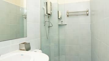 Deluxe Double Room | Bathroom | Shower, free toiletries, hair dryer, slippers