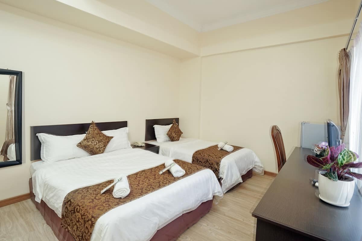 Family Deluxe Room | Desk, soundproofing, iron/ironing board, free WiFi