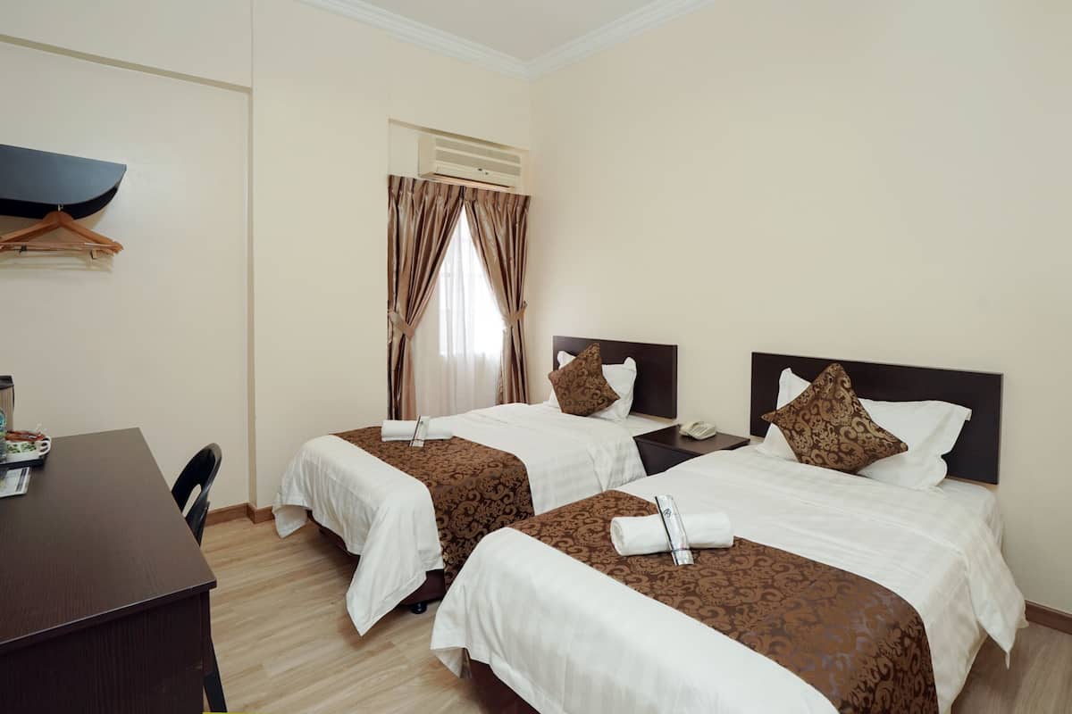 Standard Double Room | Desk, soundproofing, iron/ironing board, free WiFi