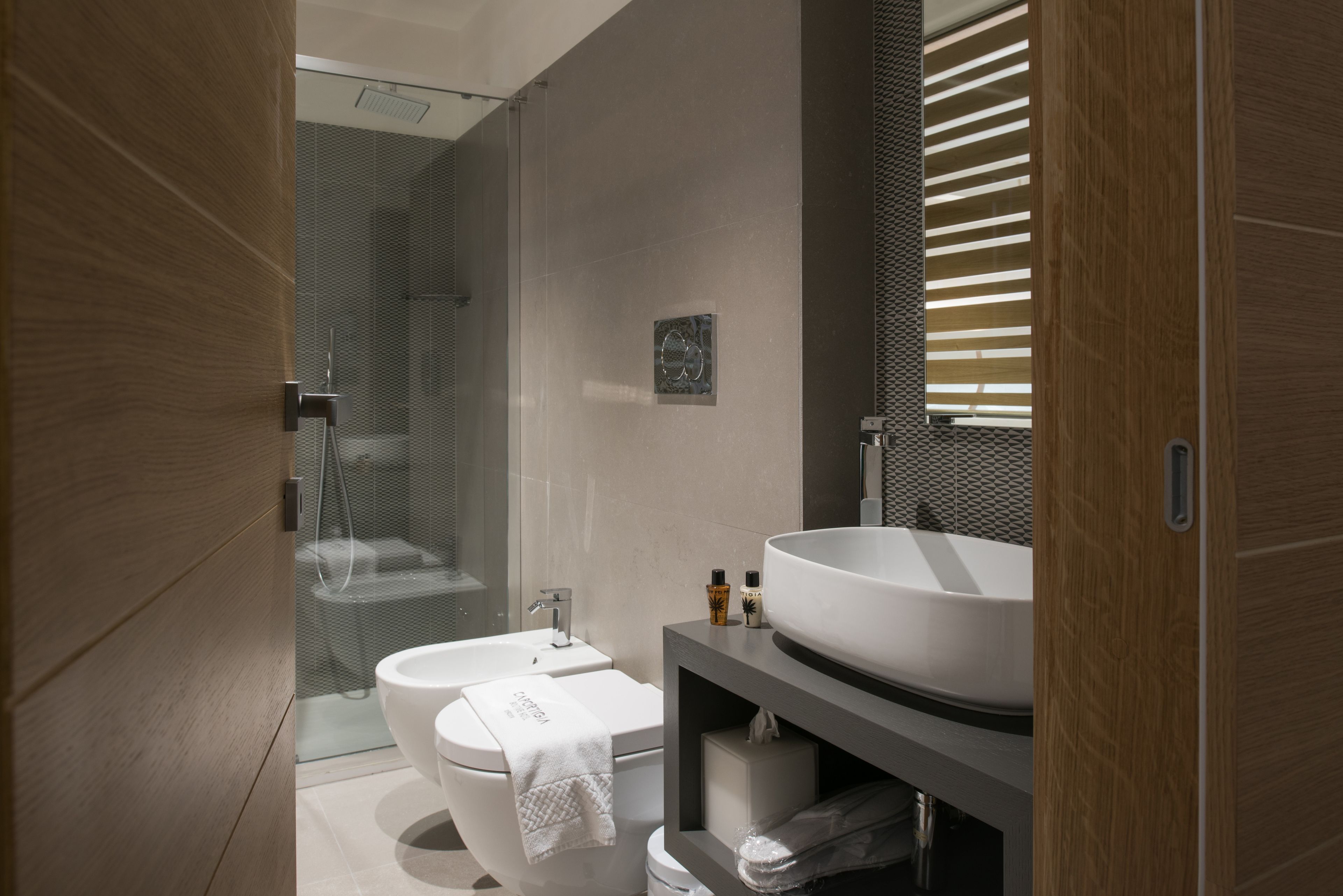 classic room | bathroom | free toiletries, hair dryer, slippers, bidet