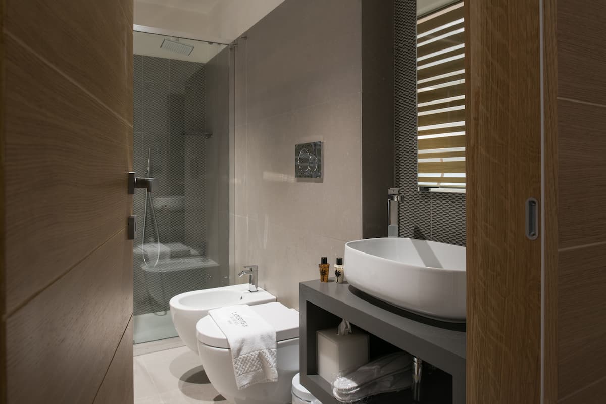 classic room | bathroom | free toiletries, hair dryer, slippers, bidet