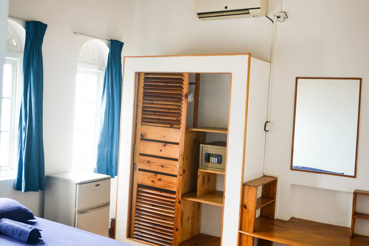 Deluxe Double Room, 1 Bedroom, Ensuite, Ocean View | Minibar, in-room safe, desk, free WiFi