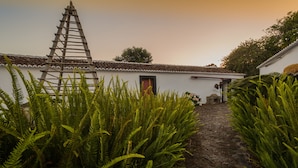 Unclassified image, 2 of 50, button - Quinta do Martelo (Angra do Heroismo)