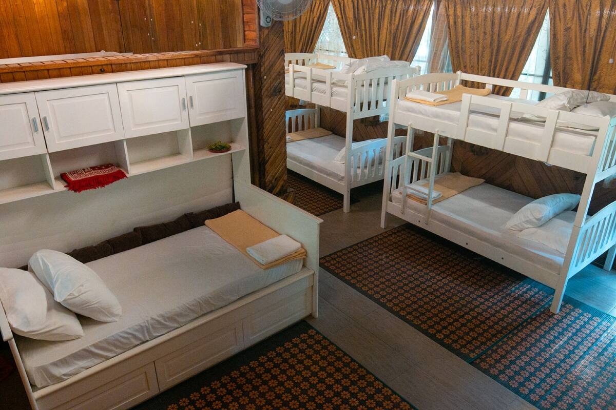 Terrace Durian | Free cots/infant beds, rollaway beds
