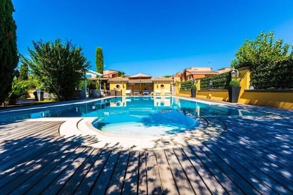 Seasonal outdoor pool