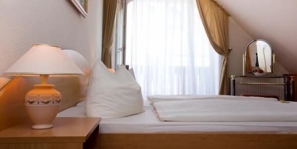 經典雙人房, 露台 | 書桌、熨斗/熨衫板、嬰兒床 (收費)、摺床/加床 (收費)