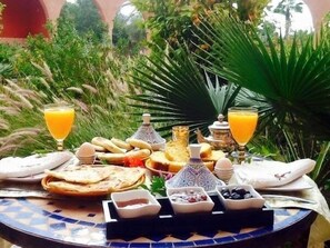 Esmorzar diari continental gratuït 