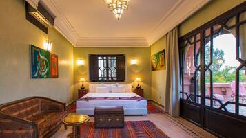 Kamar Double Superior, 1 Tempat Tidur King | Seprai premium, isi minibar gratis, brankas, dan didekorasi berbeda-beda