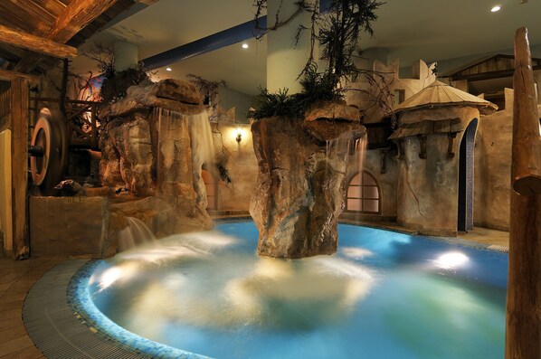 Indoor spa tub - Hotel La Perla Wellness & Beauty (Canazei)