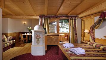 Junior-Suite | Minibar, Zimmersafe, Babybetten, kostenloses WLAN