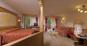 Suite junior | Minibar, caja de seguridad en la habitación, cunas y wifi gratis 