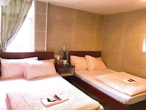 4 人部屋 | WiFi (無料)