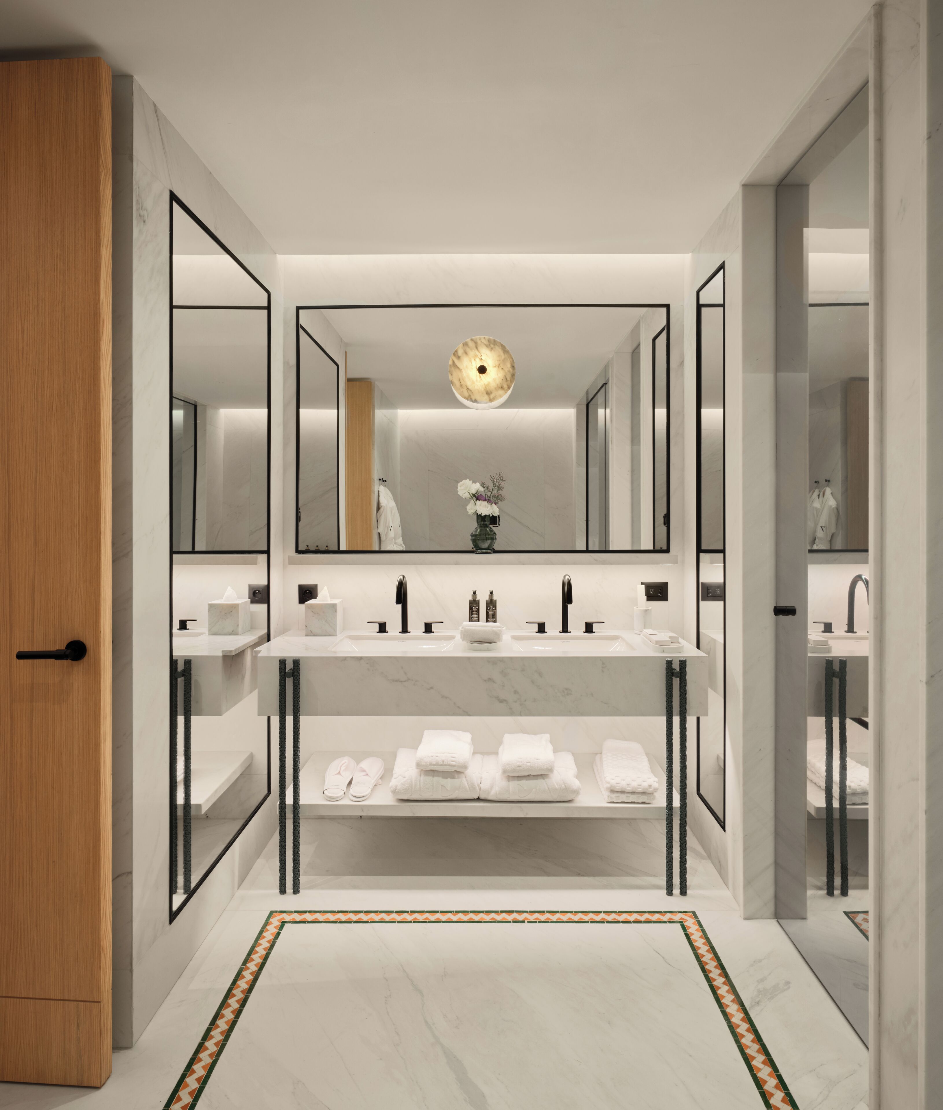 Suite (Skyline) | Bad | Toalettartikler (inkludert), hårføner, badekåper og tøfler