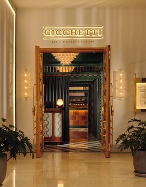 4 restaurants, breakfast, lunch, dinner served; international cuisine