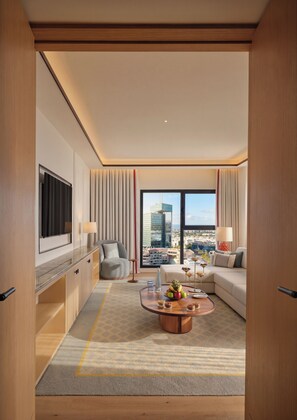 Suite (Prestige) | Living area | 55-inch flat-screen TV with cable channels, TV