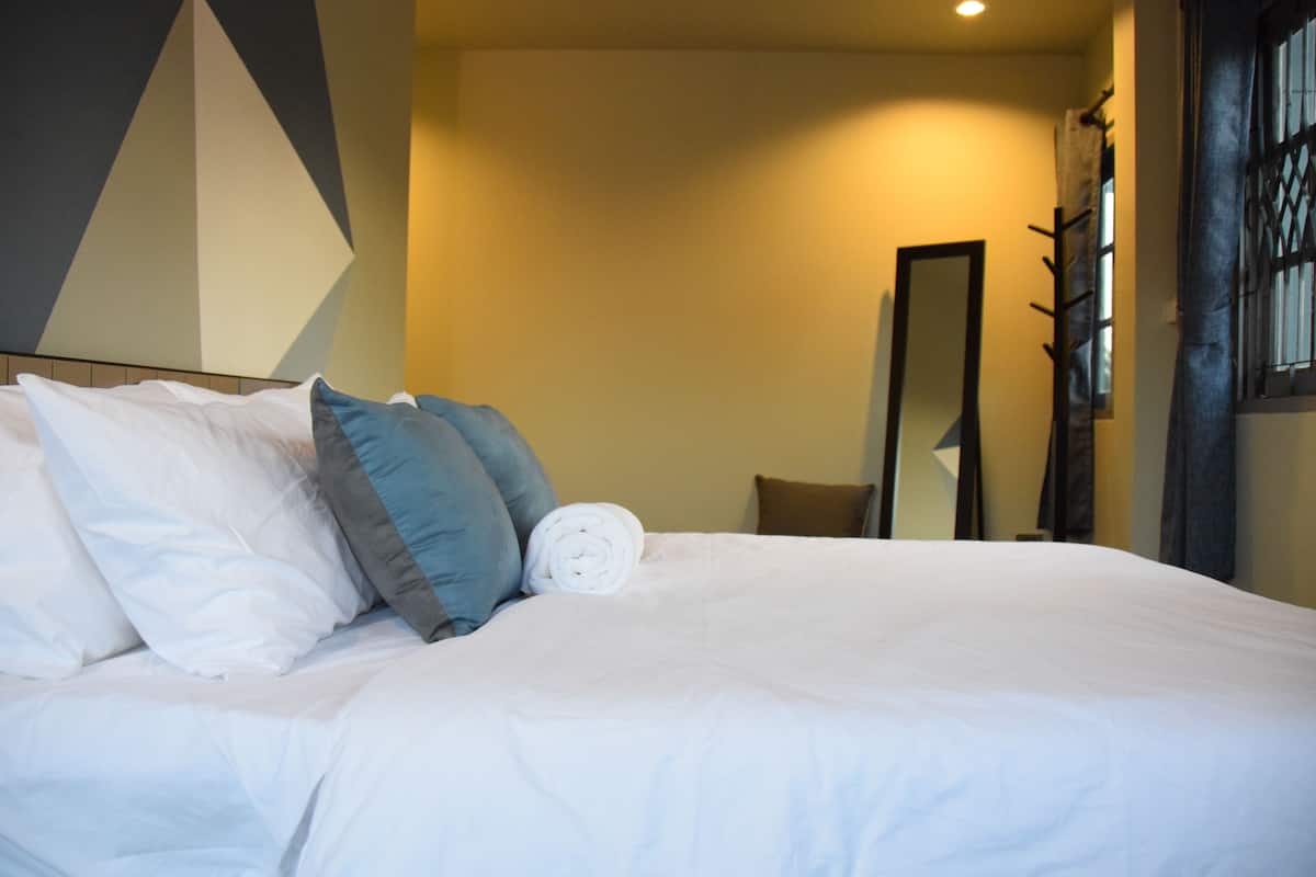 Double Room with Balcony | WiFi (無料)