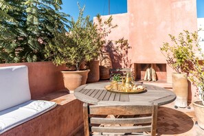 Lunch and dinner served, Moroccan cuisine